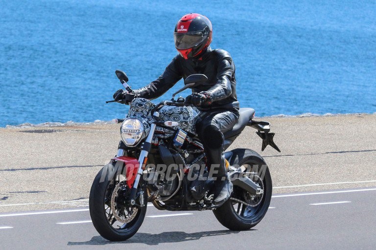 Ducati Monster 800 2017 chạy thử nghiệm trên đường
