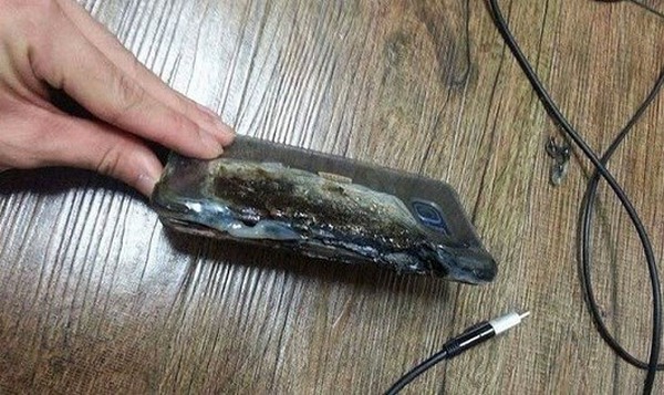 Galaxy Note 7 bỗng dưng phát nổ khi đang sạc