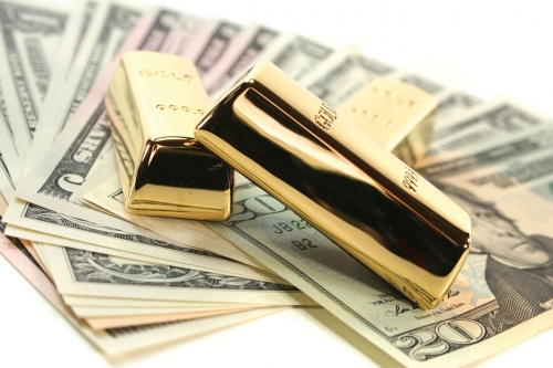 Giá vàng hôm nay (10/8): Bật tăng khi USD giảm