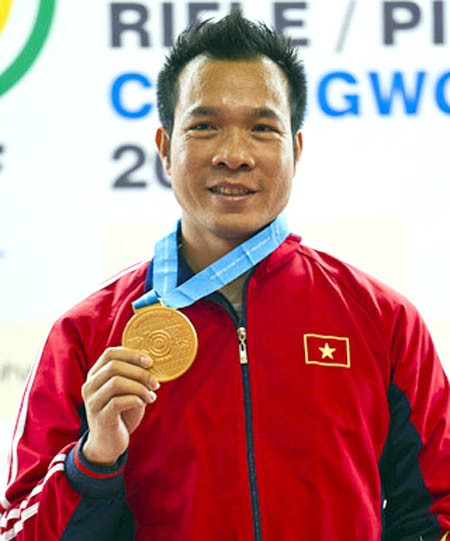 Hoàng Xuân Vinh nhận thưởng kỷ lục khi đoạt thêm HCB