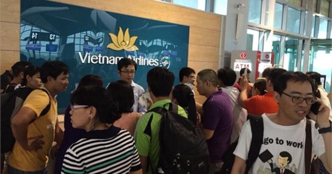 Khách hàng Vietnam Airlines làm thủ tục trễ 2 phút mất 12,8 triệu đồng