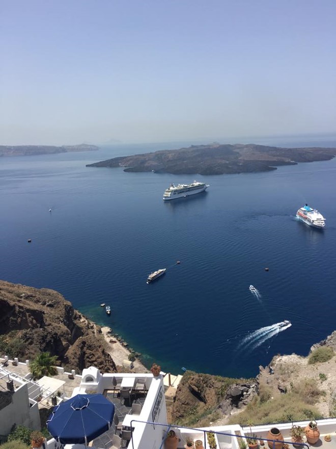 'Khám phá hòn đảo xanh ngắt màu trời Santorini