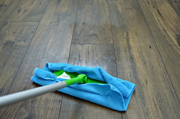 Mẹo nho nhỏ làm sạch mà không hỏng sàn gỗ