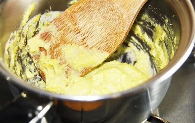 Mục sở thị 10 bước lấy tinh dầu bơ đơn giản làm đẹp mỗi tối tại nhà