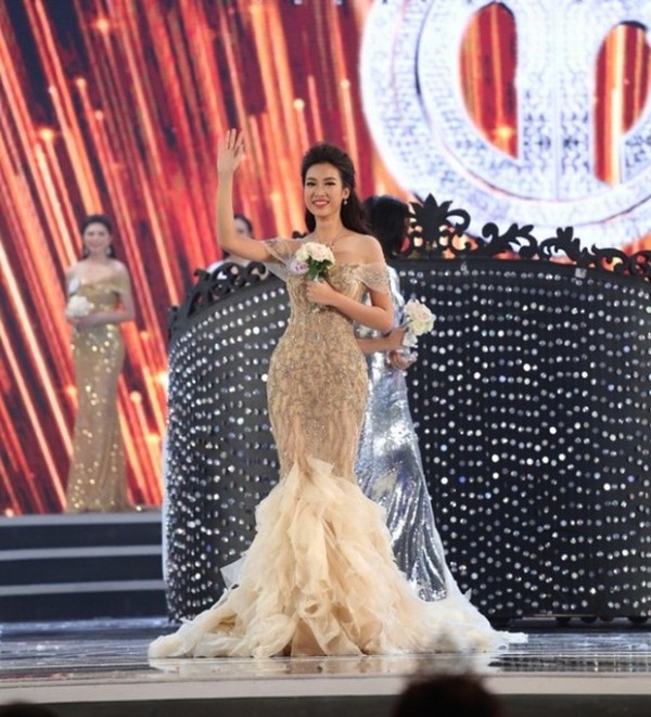 Tân Hoa hậu Đỗ Mỹ Linh bị chỉ trích vì ám chỉ giáo viên là 'chó'