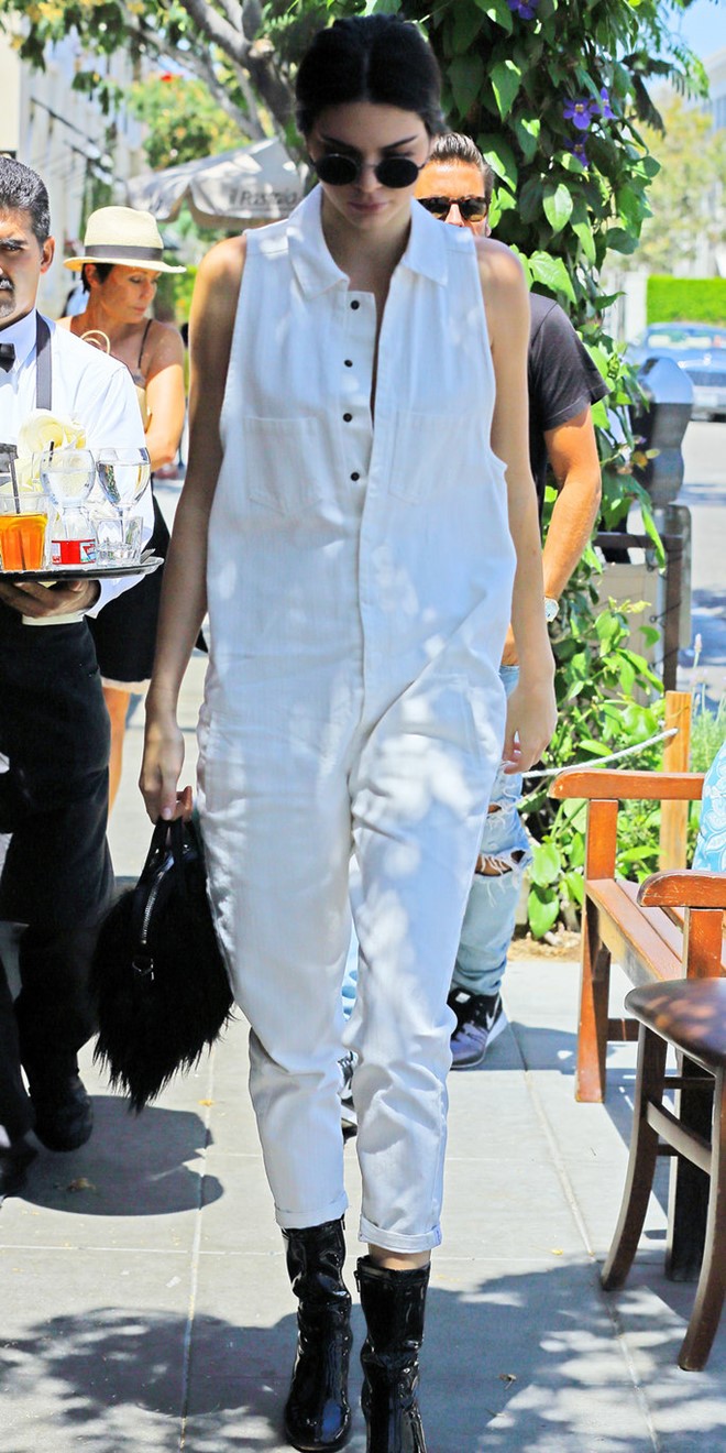 Thời trang dạo phố với jumpsuit của Kendall Jenner