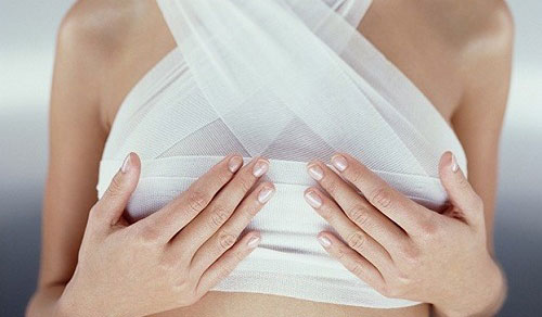Thực hư phụ nữ nâng ngực mất khả năng sinh con, dị tật thai nhi?