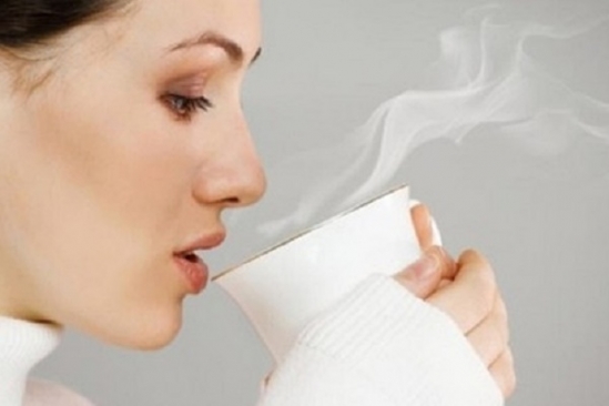 Uống nước quá nóng có thể dẫn đến nguy cơ mắc ung thư thực quản cao