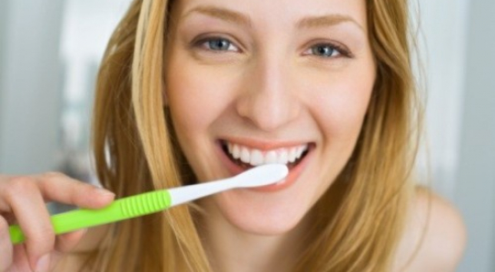 3 cách làm trắng răng khá hiệu quả với muối
