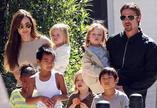 Angelina Jolie nộp đơn ly hôn Brad Pitt sau 12 năm chung sống