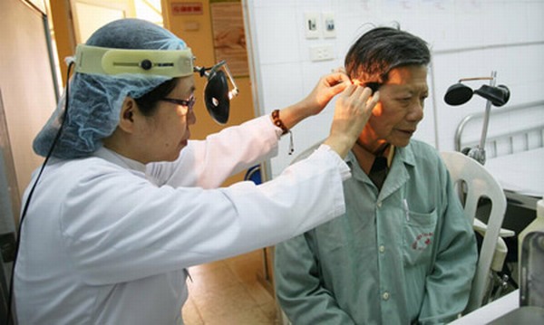 Cảnh báo: Dễ mắc bệnh về tai vì thói quen ngoáy tai