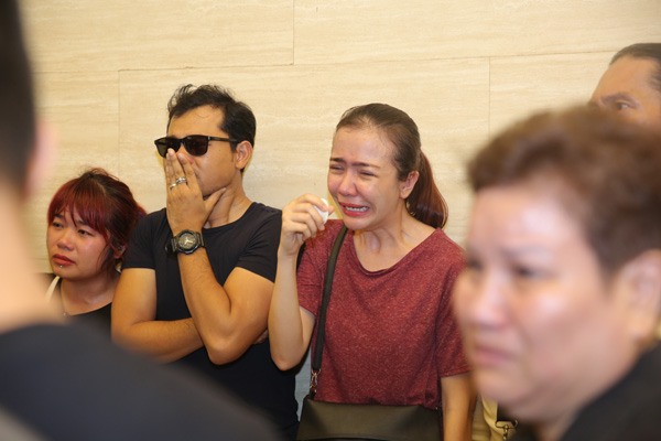 Đồng nghiệp khóc nức nở trong phút chia ly Minh Thuận