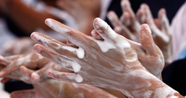 Mỹ cấm người dân rửa tay bằng xà phòng diệt khuẩn vì mất an toàn