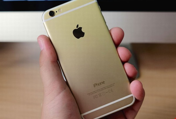Giá iPhone 'lao dốc' tại thị trường Việt Nam