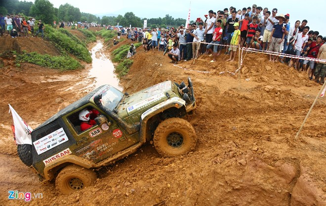 Hơn 60 đội tranh tài tại giải đua ôtô địa hình Việt Nam 2016