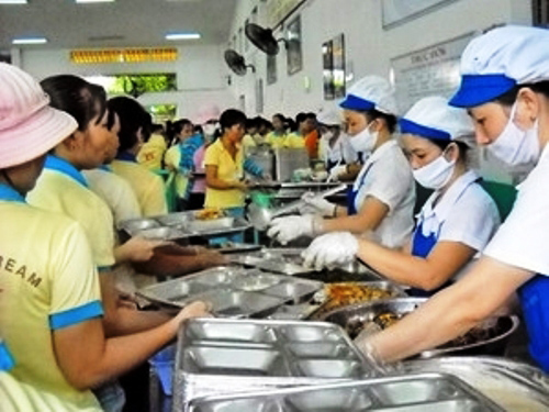 Lại xuất hiện công ty nấu bếp ăn tập thể ‘bẩn’ cho công nhân