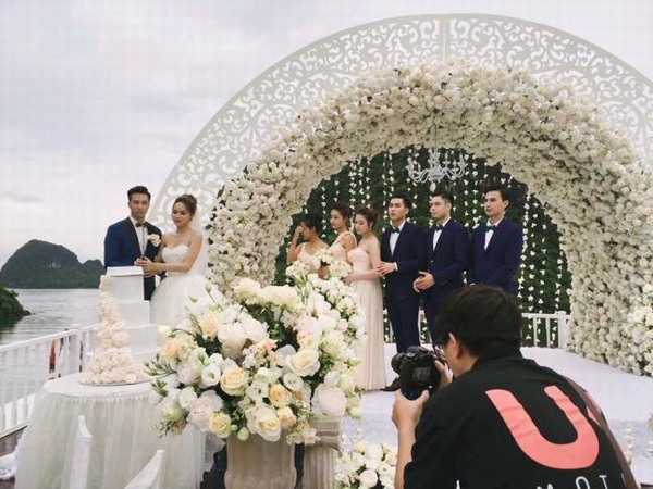 Lộ ảnh cưới của ca sĩ Hương Giang Idol?