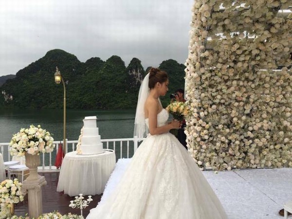 Lộ ảnh cưới của ca sĩ Hương Giang Idol?