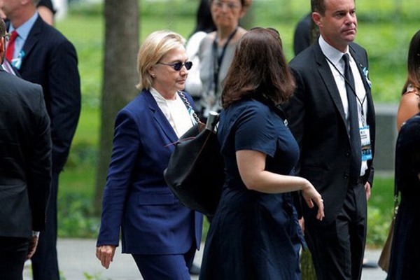 Lộ video bà Hillary Clinton 'ngã khuỵu' khi rời lễ tưởng niệm 11/9