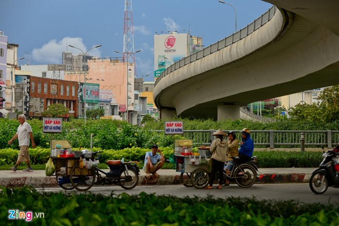 Những người không nghỉ lễ ở Sài Gòn