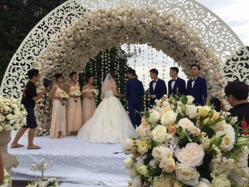 Rộ tin đồn Hương Giang Idol chuẩn bị làm đám cưới?