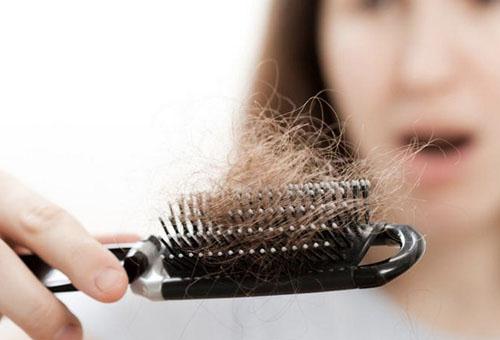 Rụng tóc quá nhiều - dấu hiệu cảnh báo các bệnh nguy hiểm