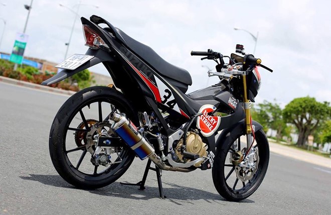 Suzuki Raider nhập Thái độ tem xe đua của biker Sài Gòn