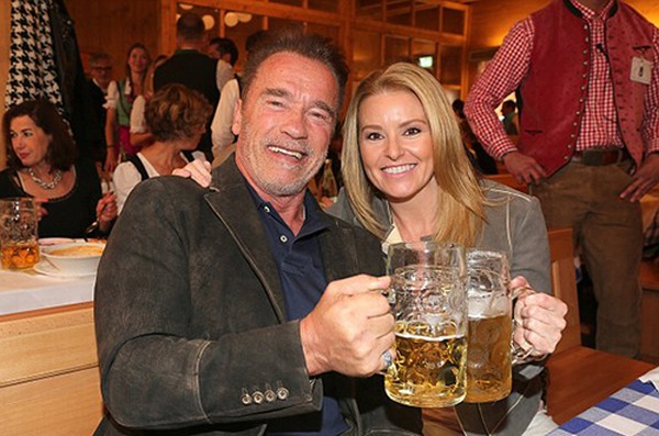 Arnold Schwarzenegger hài lòng về cậu con ngoài gía thú