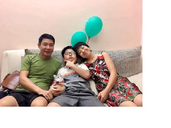Công Lý và bạn gái vui vẻ về chung vui trong ngày sinh nhật con trai Thảo Vân