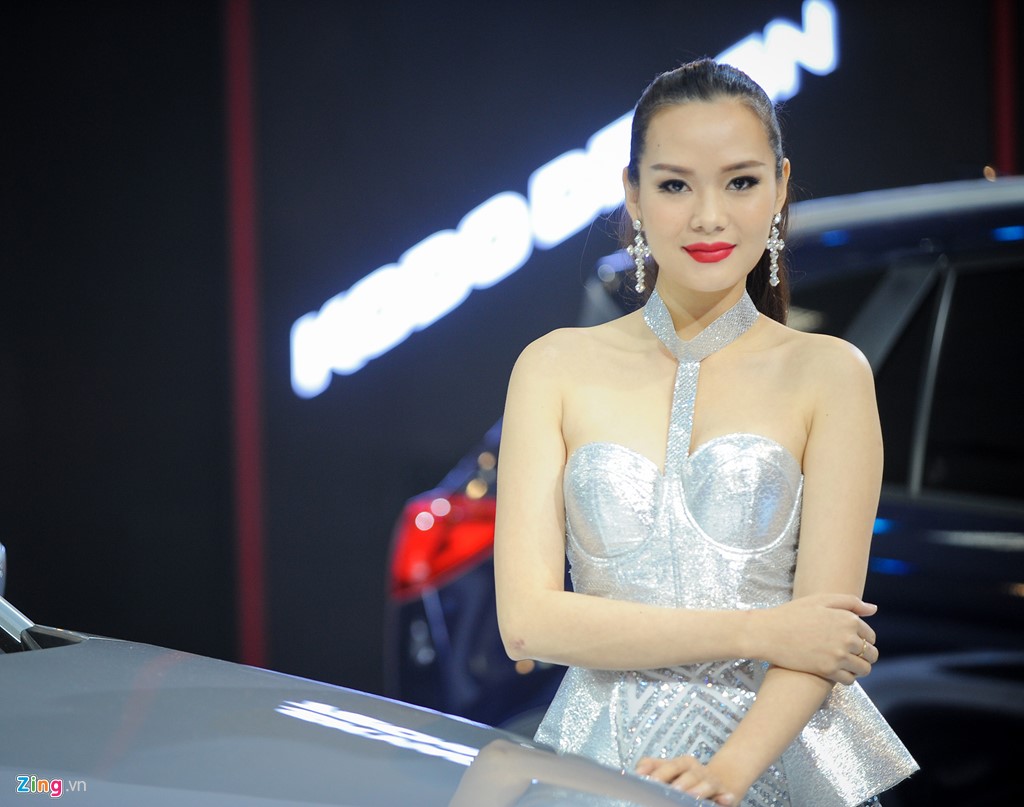 Dàn chân dài tại Vietnam Motor Show 2016