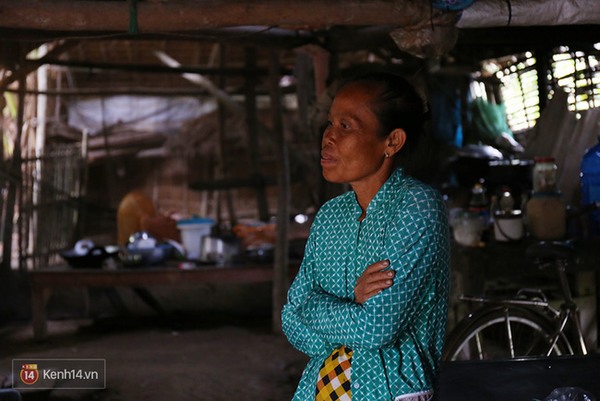 Gia cảnh nhà Tùng Sơn: Ở nhà đất, lợp mái lá, vẫn cố cho con 50 nghìn lên Sài Gòn
