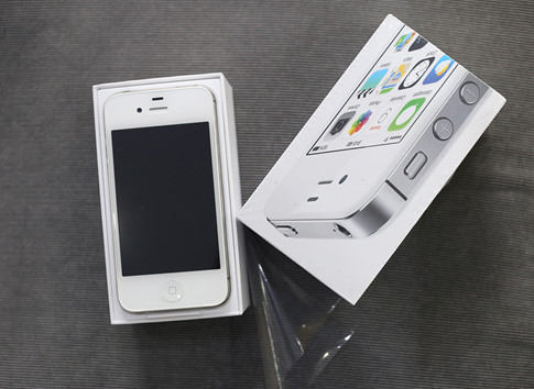 iPhone 4S chưa đập hộp bất ngờ tràn về Việt Nam giá cực sốc, chỉ hơn 3 triệu đồng/chiếc