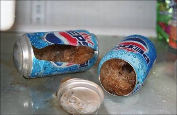 Khâu 38 mũi vì để lon Pepsi trên ngăn đá tủ lạnh