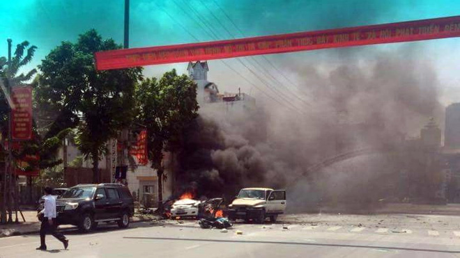 [NÓNG] Xe taxi nổ như bom ở Cẩm Phả, 2 người chết