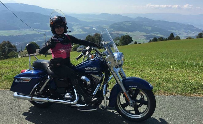 Nữ biker Việt chạy môtô hơn 3.000 km qua 5 nước châu Âu