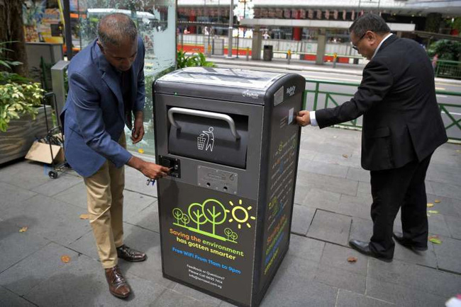 Bạn có thể dùng Wi-Fi được phát từ thùng rác ở Singapore