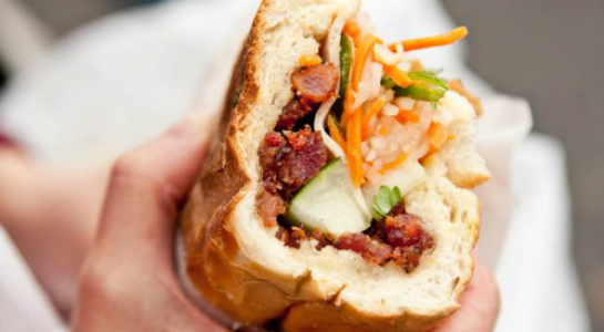 Bánh mì kẹp thịt Việt Nam, món ăn đường phố ngon nhất thế giới