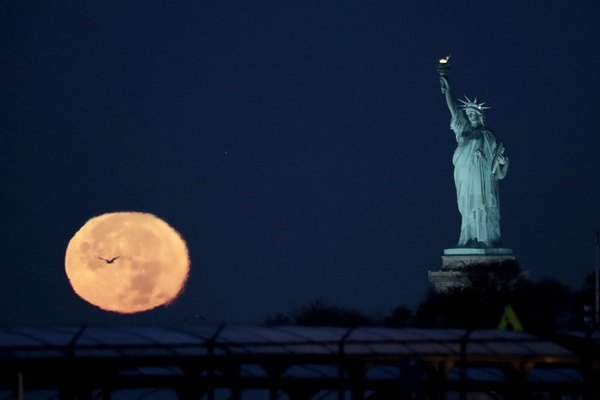 Bí mật giúp các nhiếp ảnh gia luôn chụp được hình trăng to 