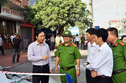 Cận cảnh rụi tàn sau vụ cháy loạt nhà liền kề ở Quảng Ninh