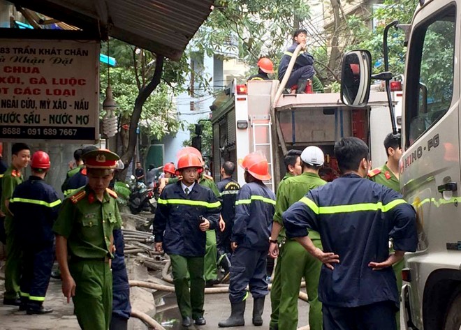 Cháy 4 căn nhà ở quận trung tâm Hà Nội