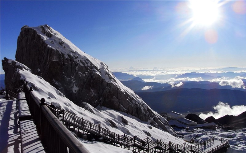 Khám phá ngọn núi tuyết Ngọc Long trong mùa đông lạnh giá