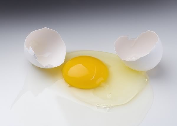 Nguy cơ nhiễm khuẩn, co giật vì ăn lòng trắng trứng sống