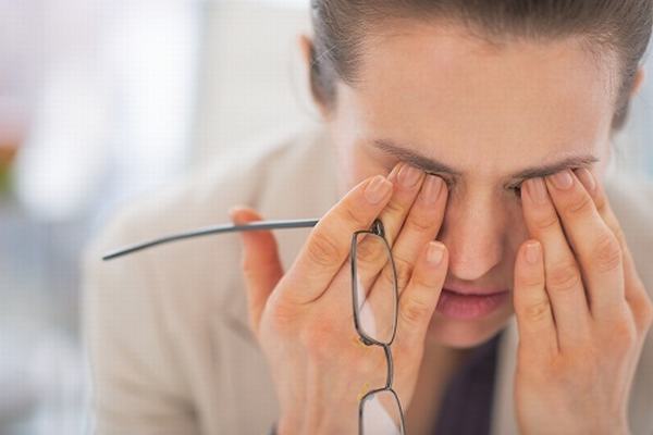 Nháy mắt tiết lộ những vấn đề nghiêm trọng về sức khỏe