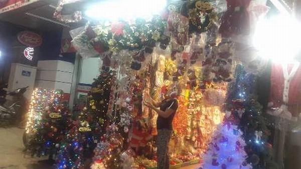 Thị trường hàng hoá mùa Giáng sinh tại TP.HCM hàng Việt chiếm ưu thế