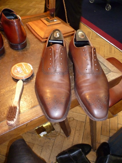 Cách bảo quản giày da nam: Bí quyết làm cho giày cũ cũng phải mới