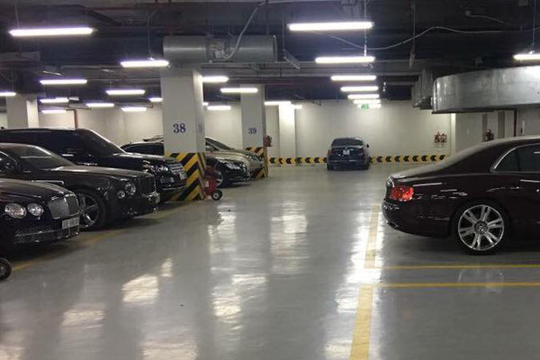 Choáng với căn hầm để xe toàn Bentley tại Hà Nội