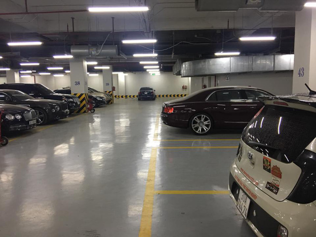 Choáng với căn hầm để xe toàn Bentley tại Hà Nội