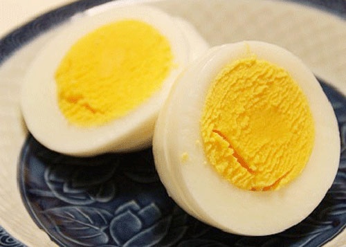 Điều gì xảy ra với cơ thể khi rán, luộc trứng quá kỹ?