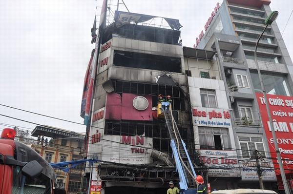 Hỏa hoạn thiêu rụi siêu thị điện máy 6 tầng tại Hà Nội