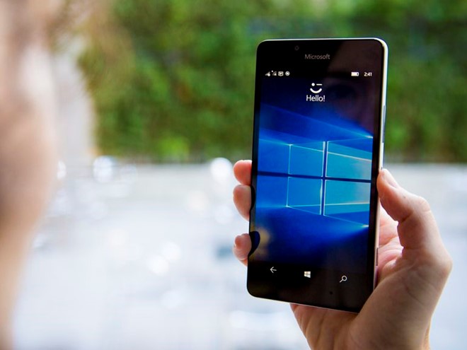 'Lumia 950 bán xả hàng giá 3,9 triệu đồng tại Việt Nam